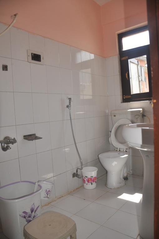 Hotel Azad Durgjan Habitación foto